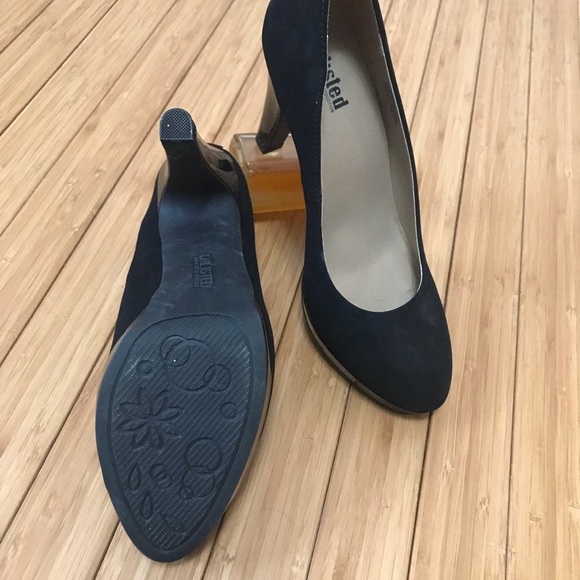 Unlisted black platforms - Picture 2 of 3